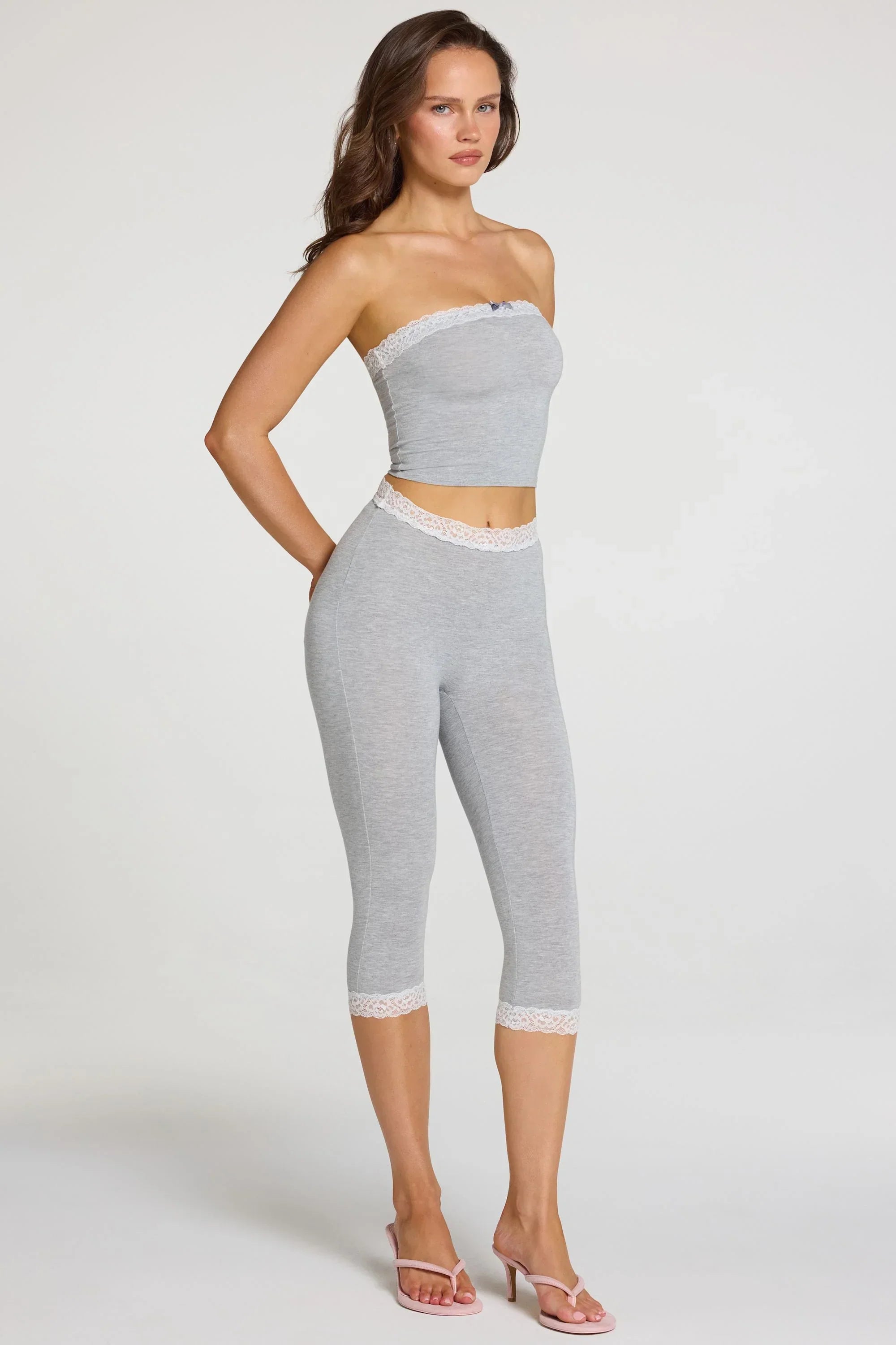 Modal Lace Trim Mid Rise Capri Leggings in Grey Marl