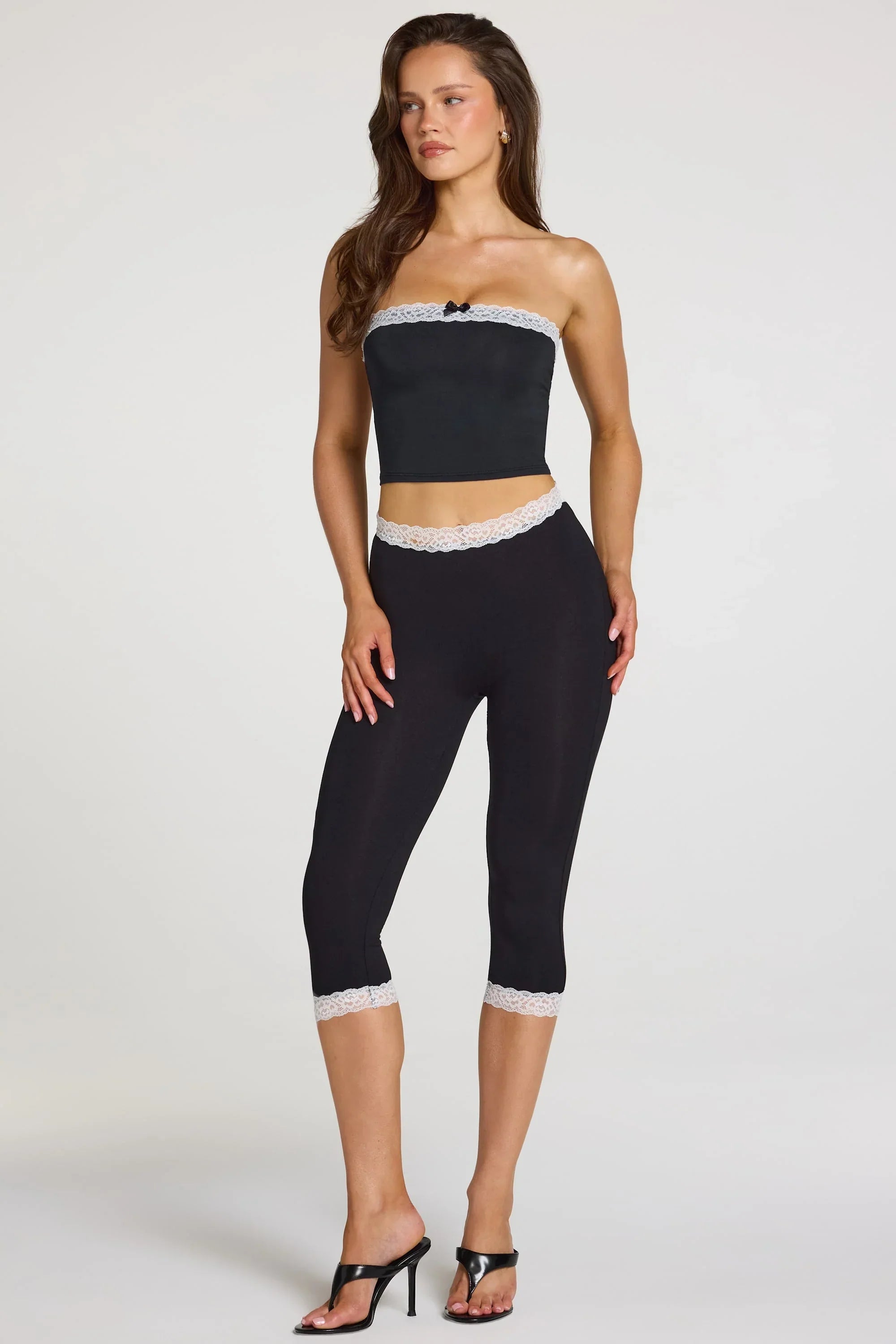 Modal Lace Trim Mid Rise Capri Leggings in Black