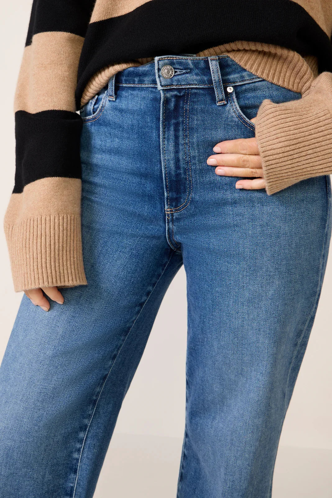 Anessa 31 w Raw Hem Wide Leg Jean