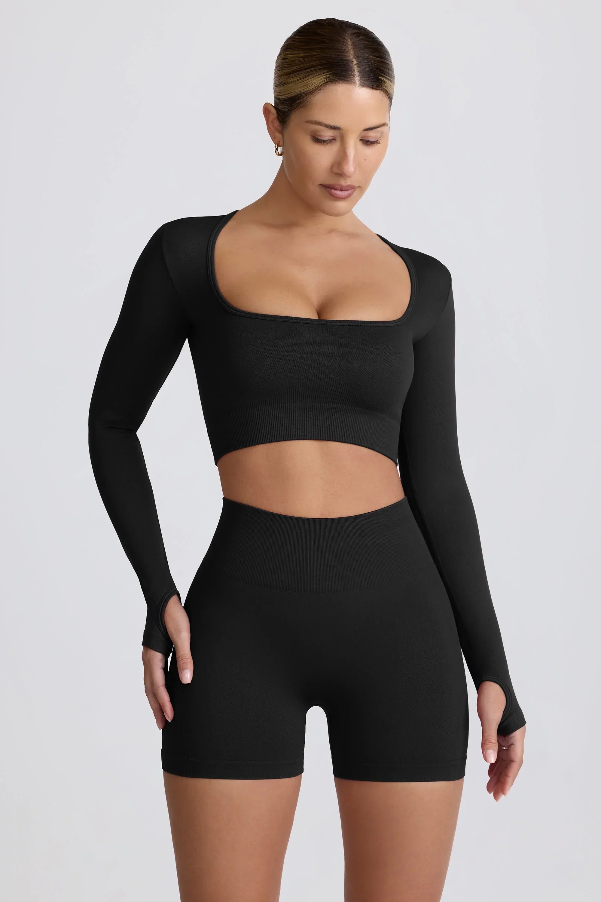 Super Sculpt Seamless Long Sleeve Crop Top in Black
