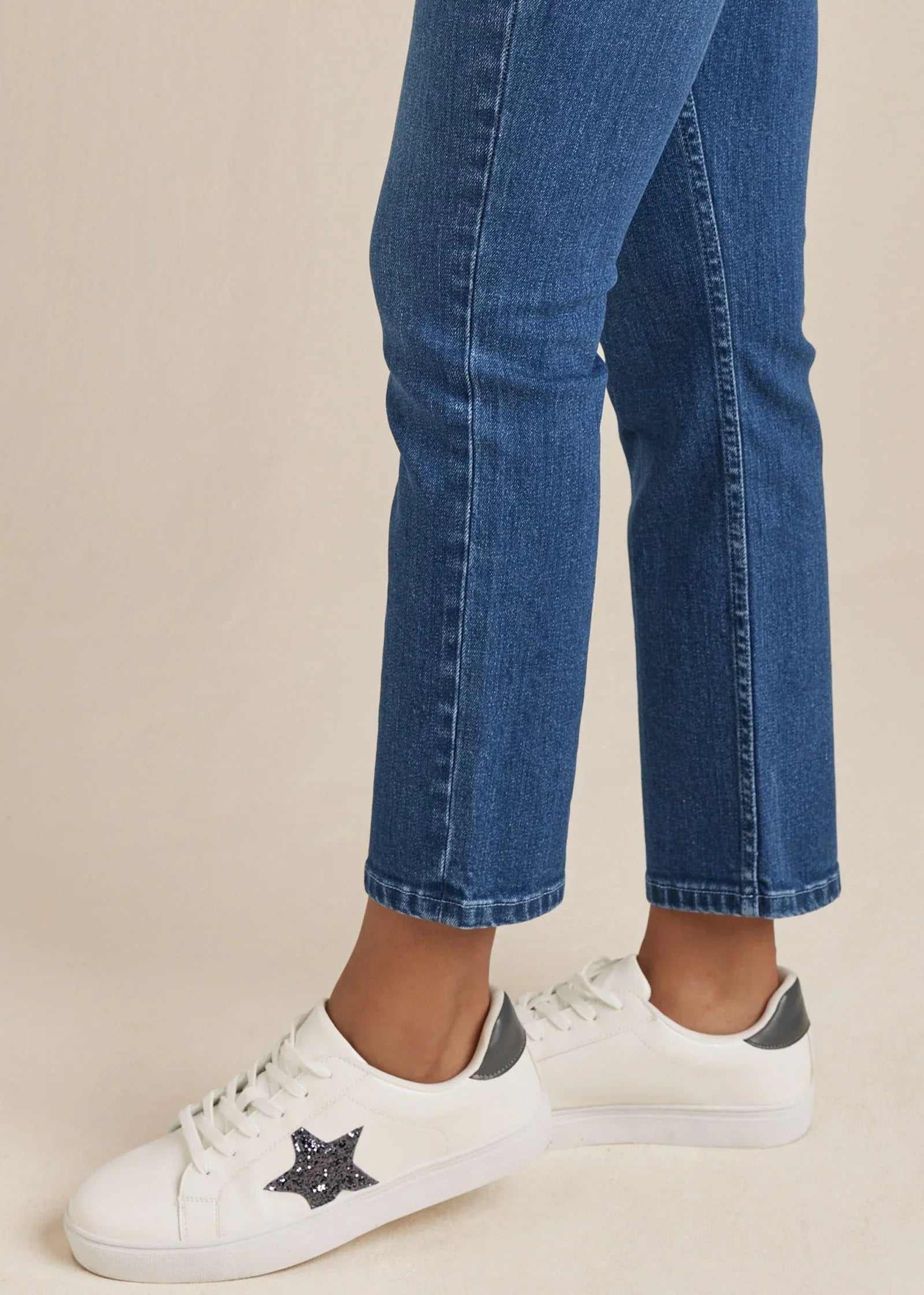 Straight Leg Jeans Medium Wash
