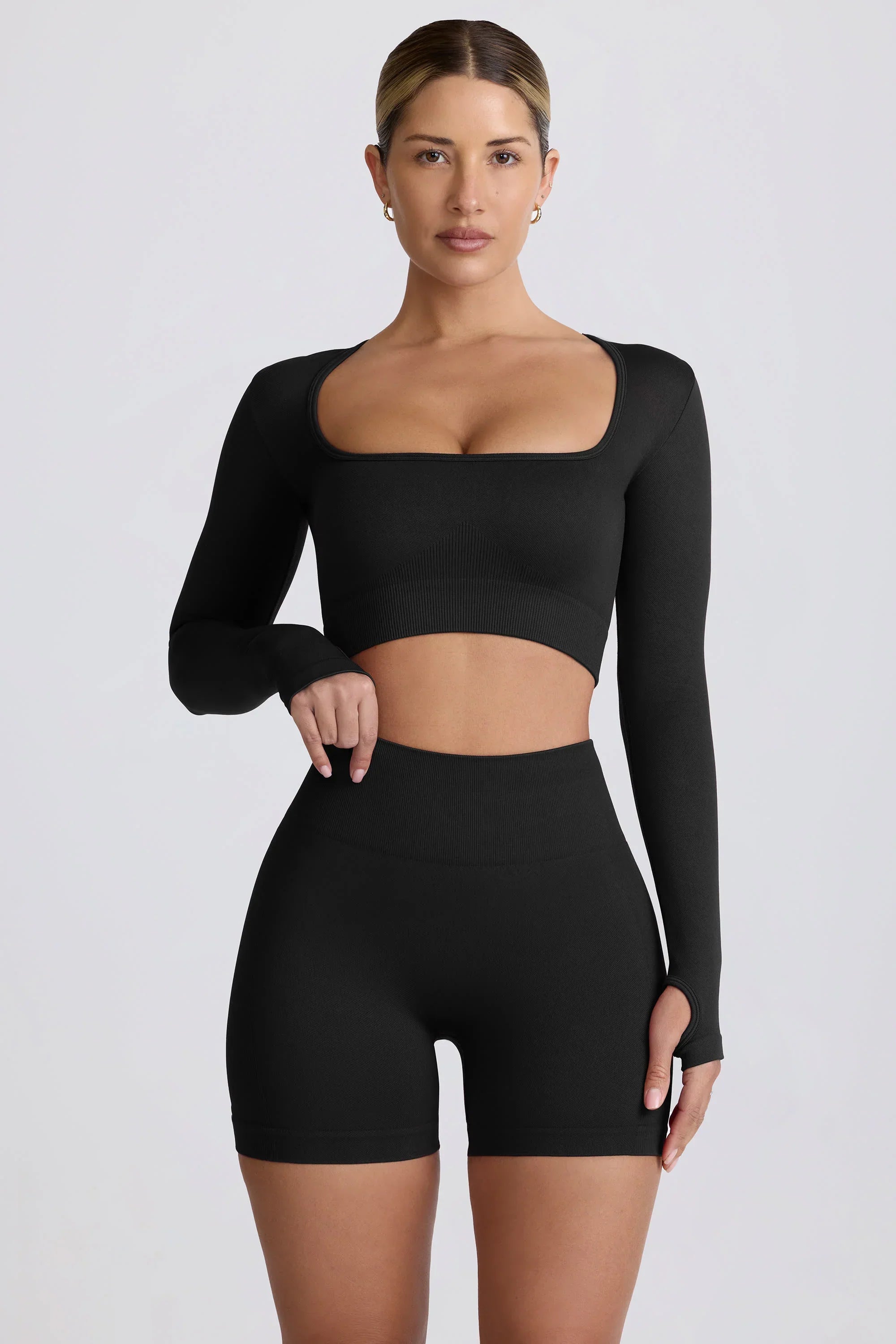 Super Sculpt Seamless Long Sleeve Crop Top in Black