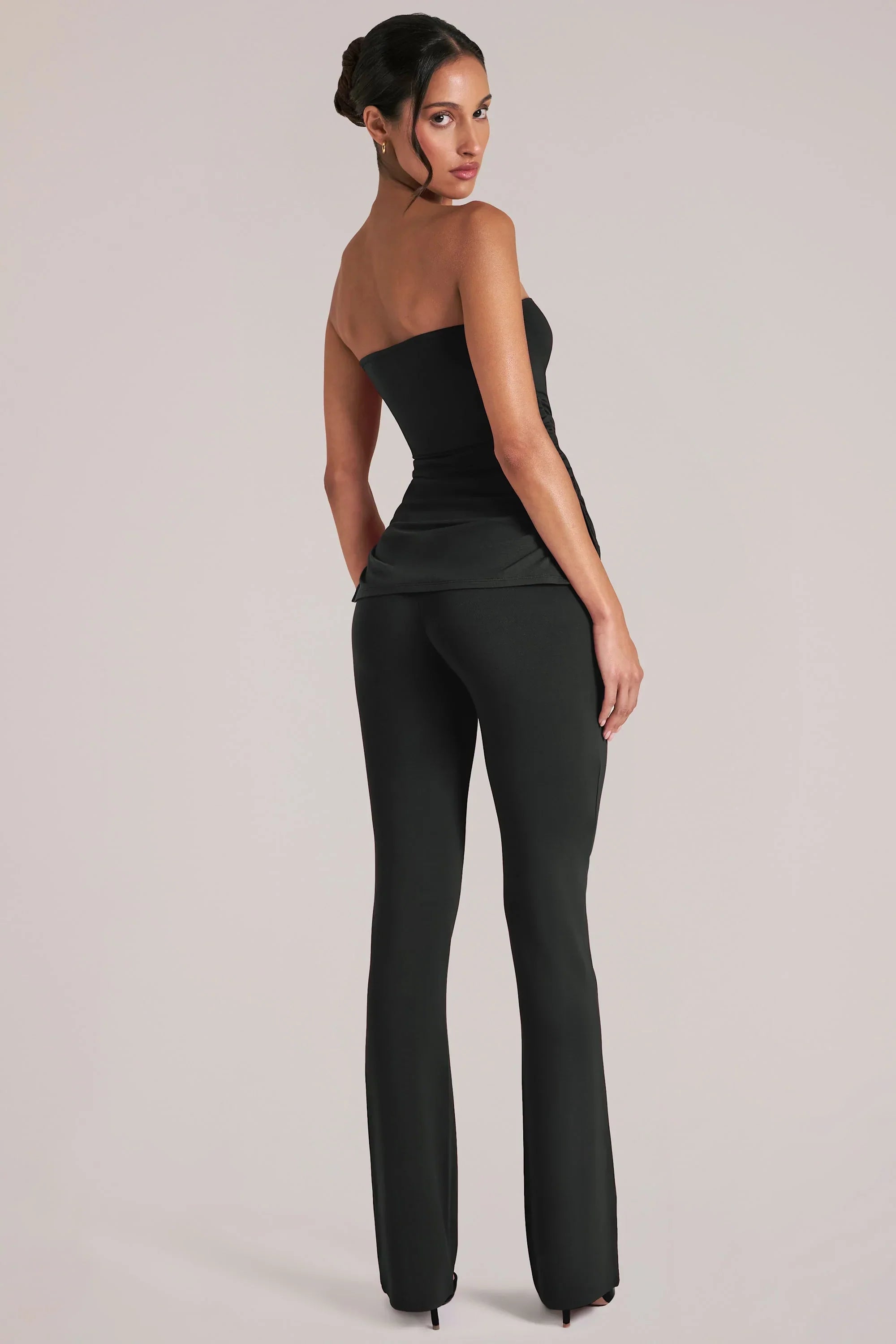 Mid Rise Fitted Trousers in Black