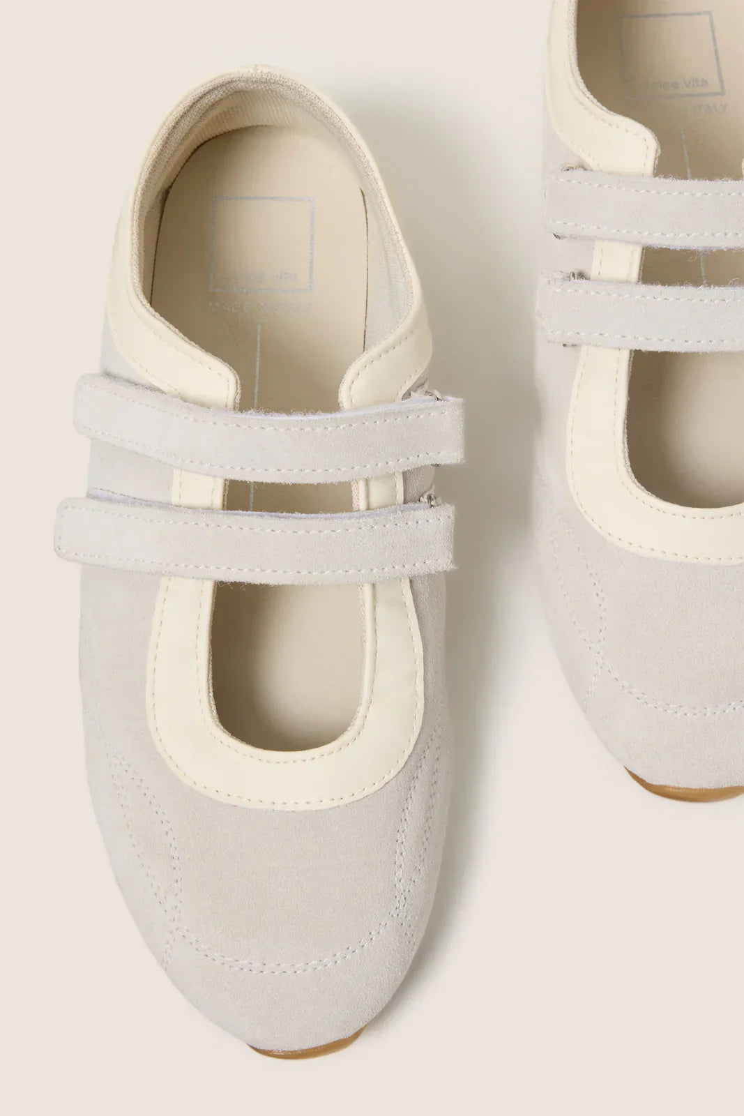 Swan Sneakerina