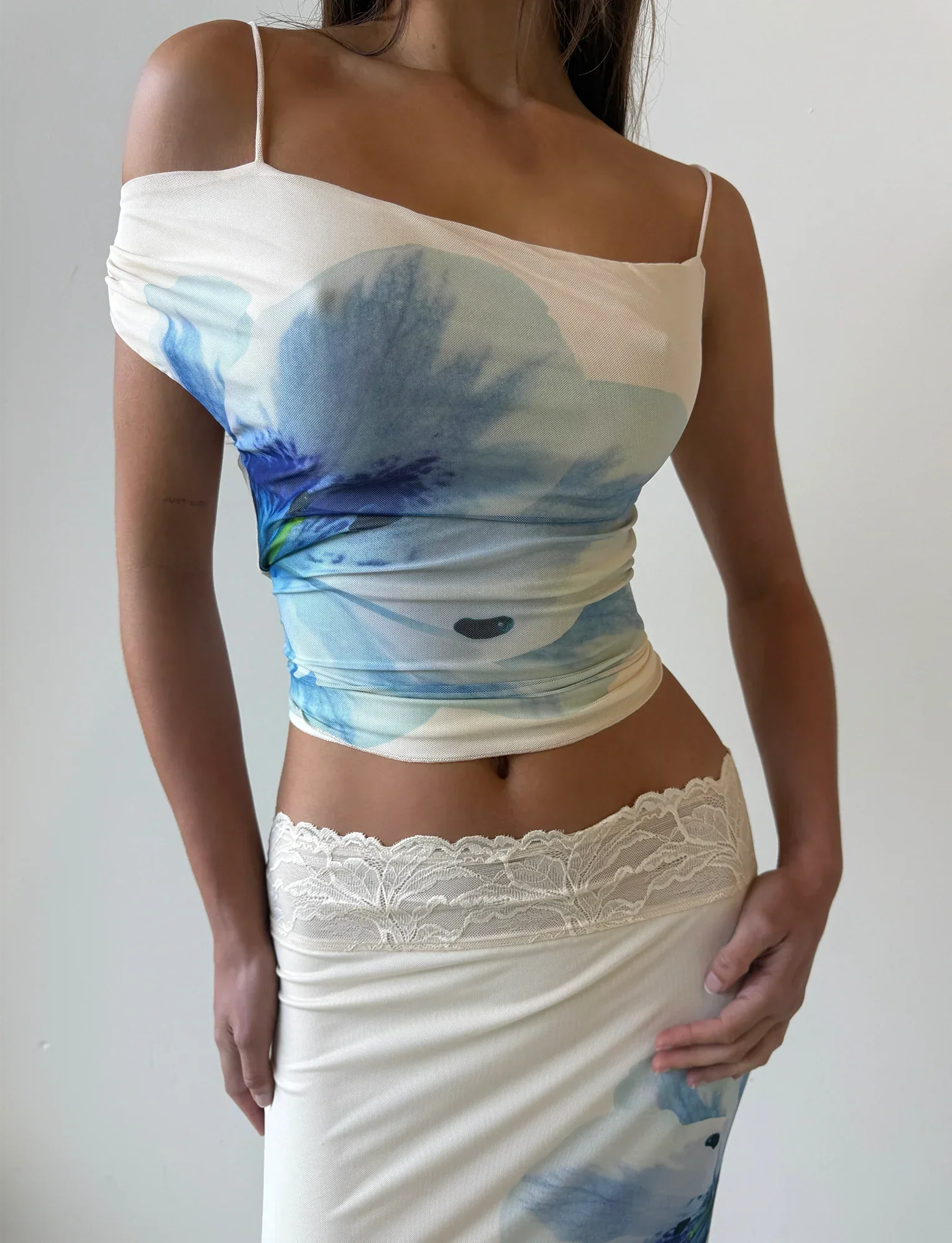 LILLIAN TOP WHITE CREAM FLORAL