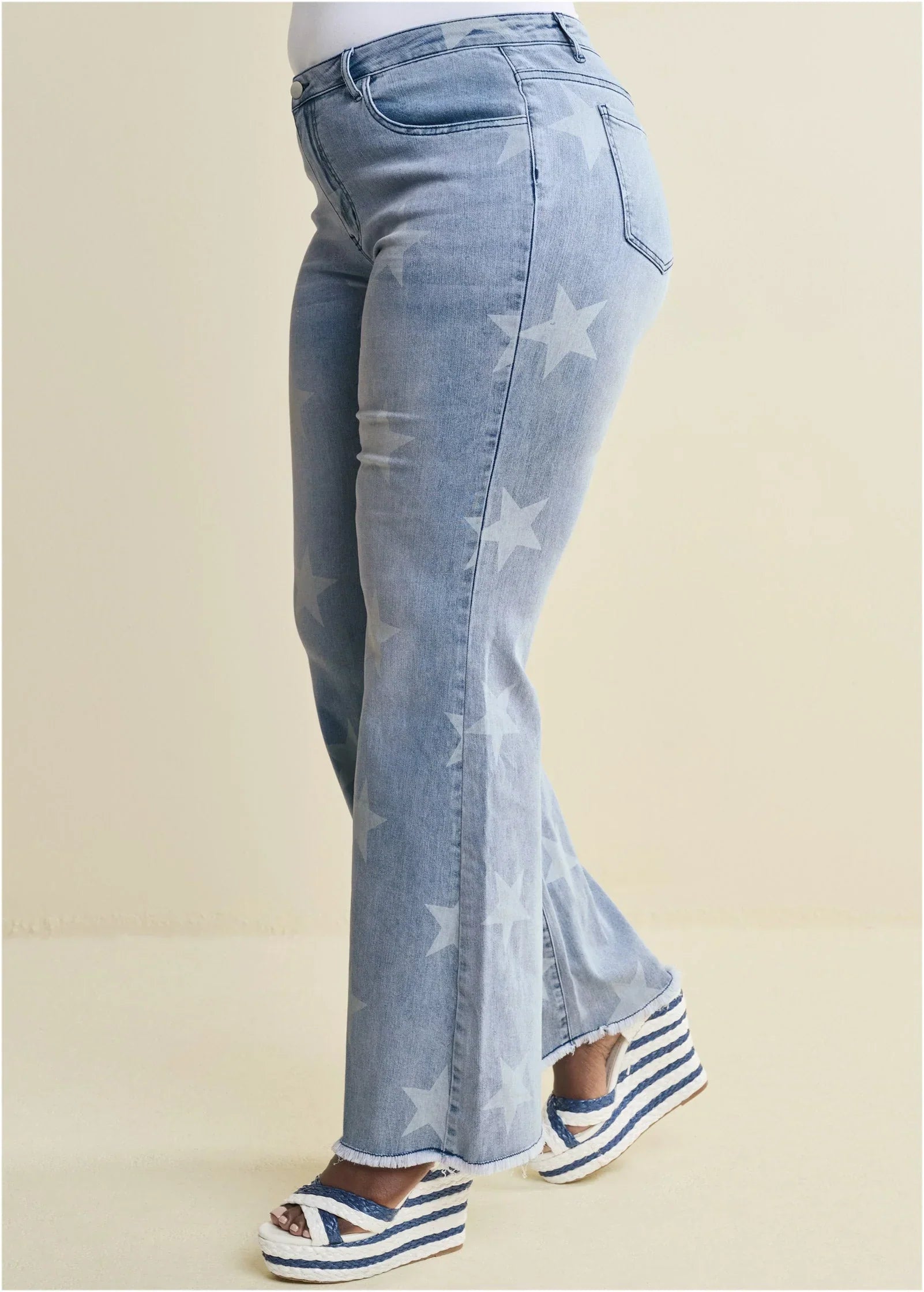 Mid Rise Star Flare Jeans Light Wash
