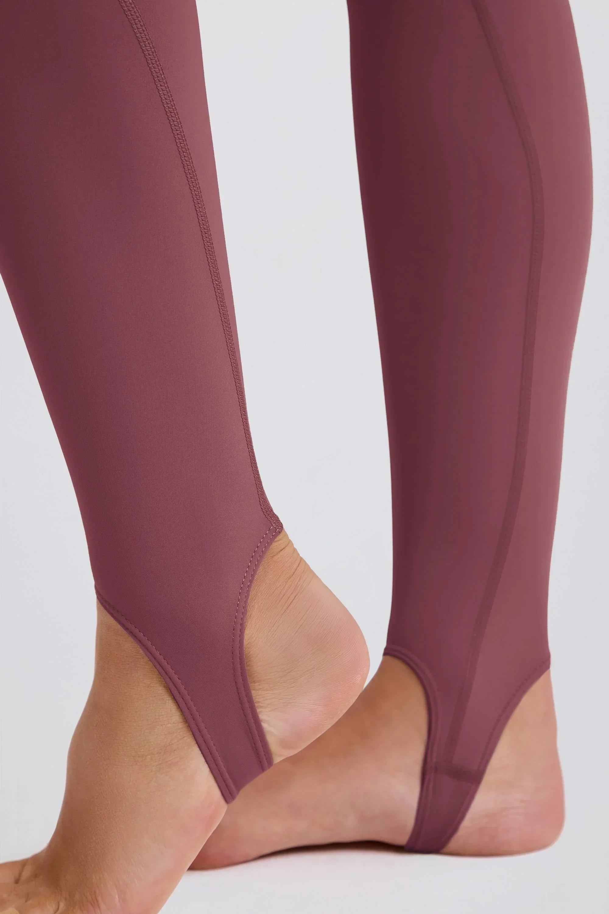 Foldover Mid Rise Stirrup Leggings in Acai