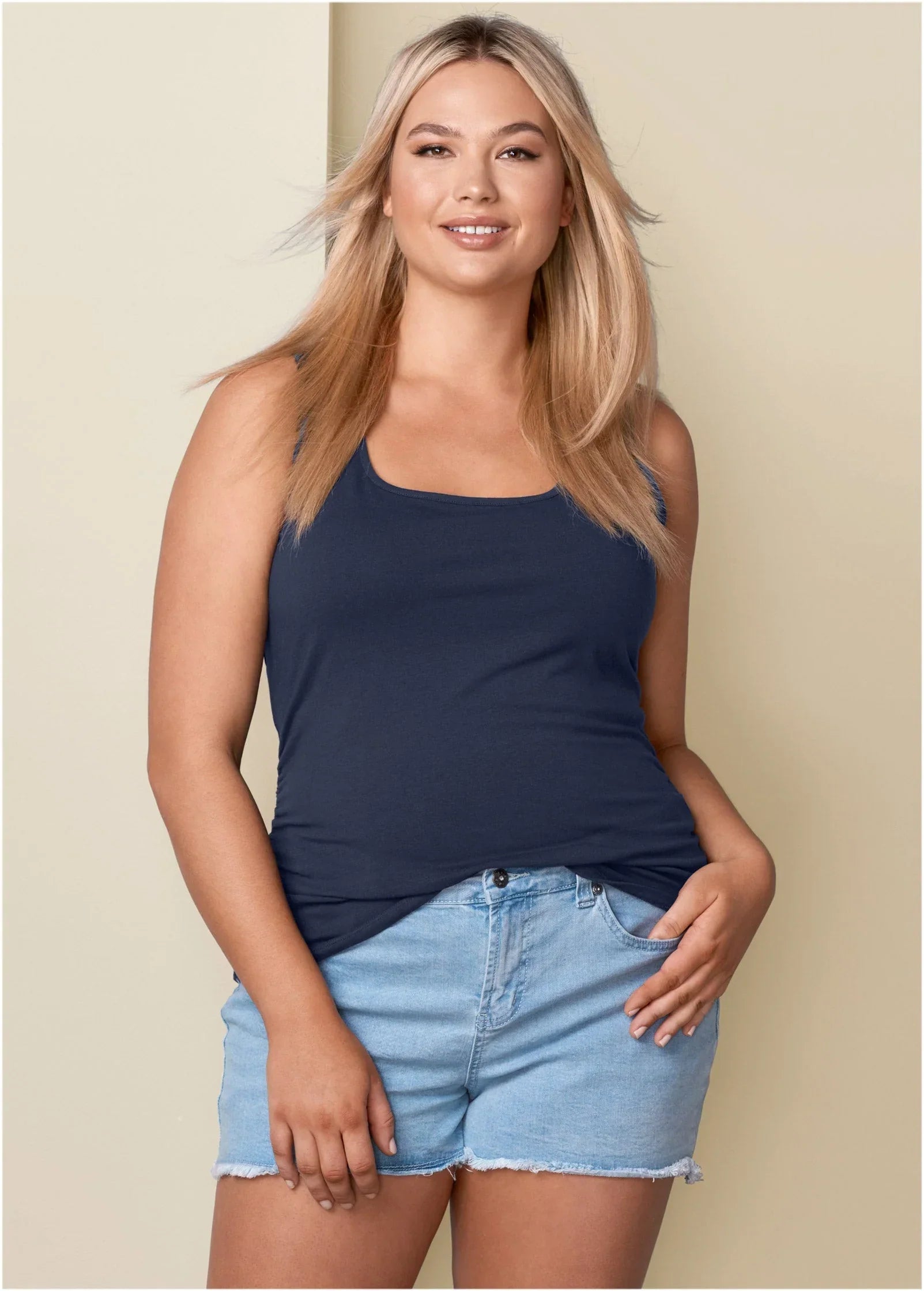 Jessica Cutoff Denim Shorts Light Wash