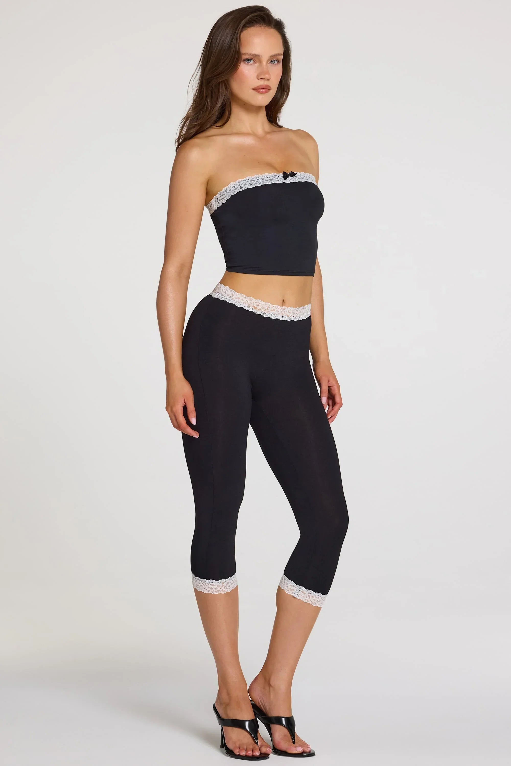 Modal Lace Trim Mid Rise Capri Leggings in Black