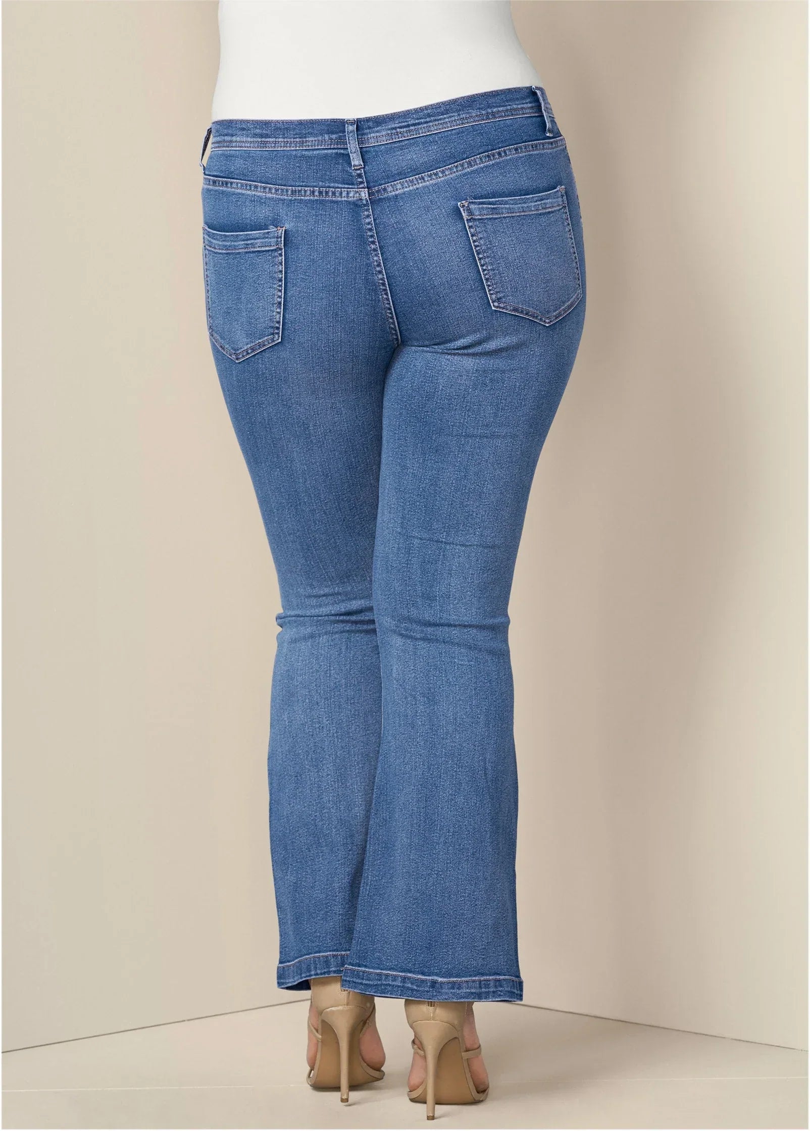 Halle Bootcut Jeans Medium Wash