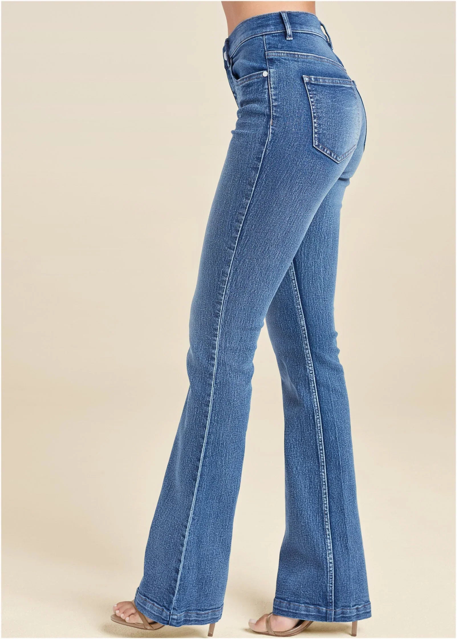 Halle Bootcut Jeans Medium Wash