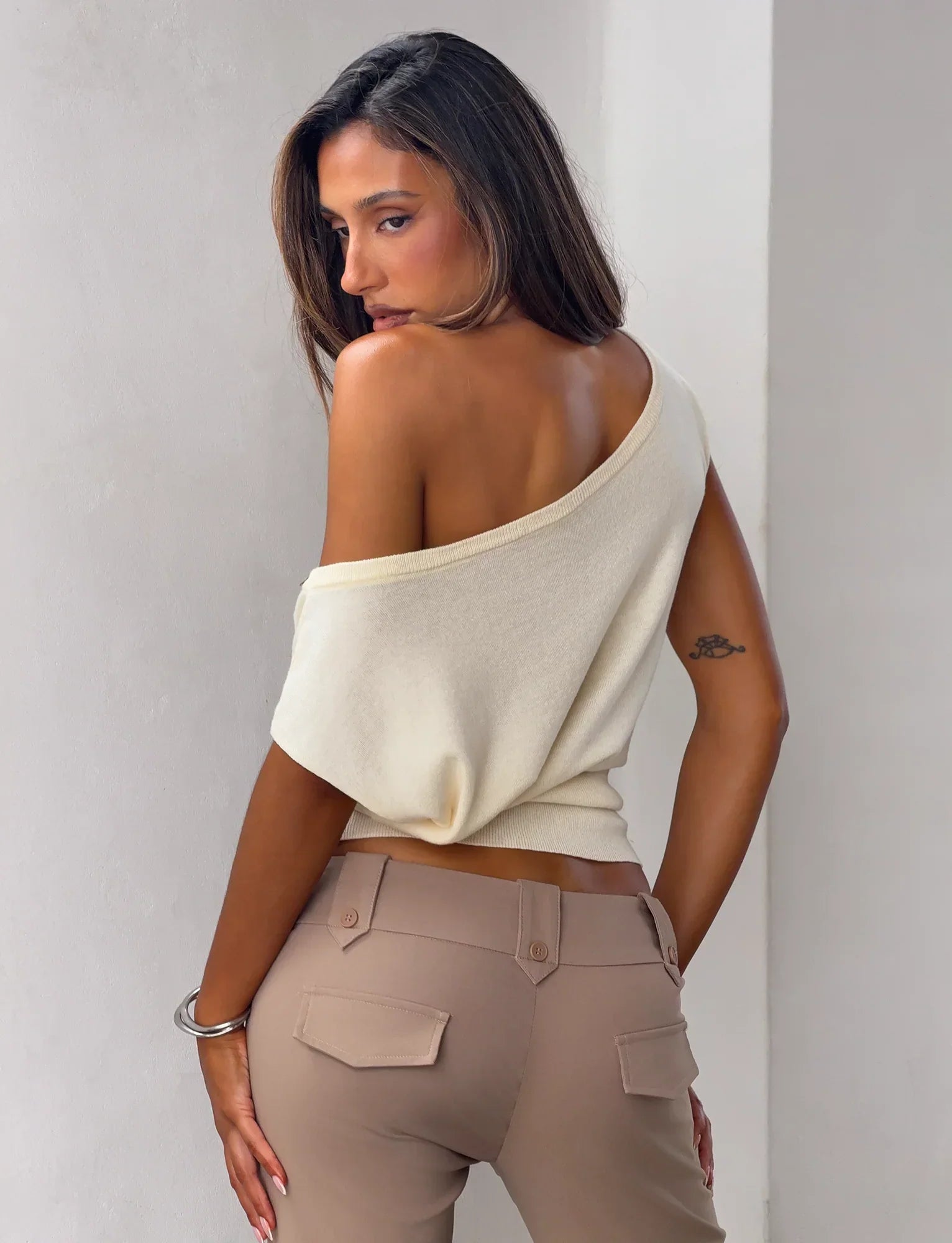 TYLA SLEEVELESS KNIT TOP CREAM