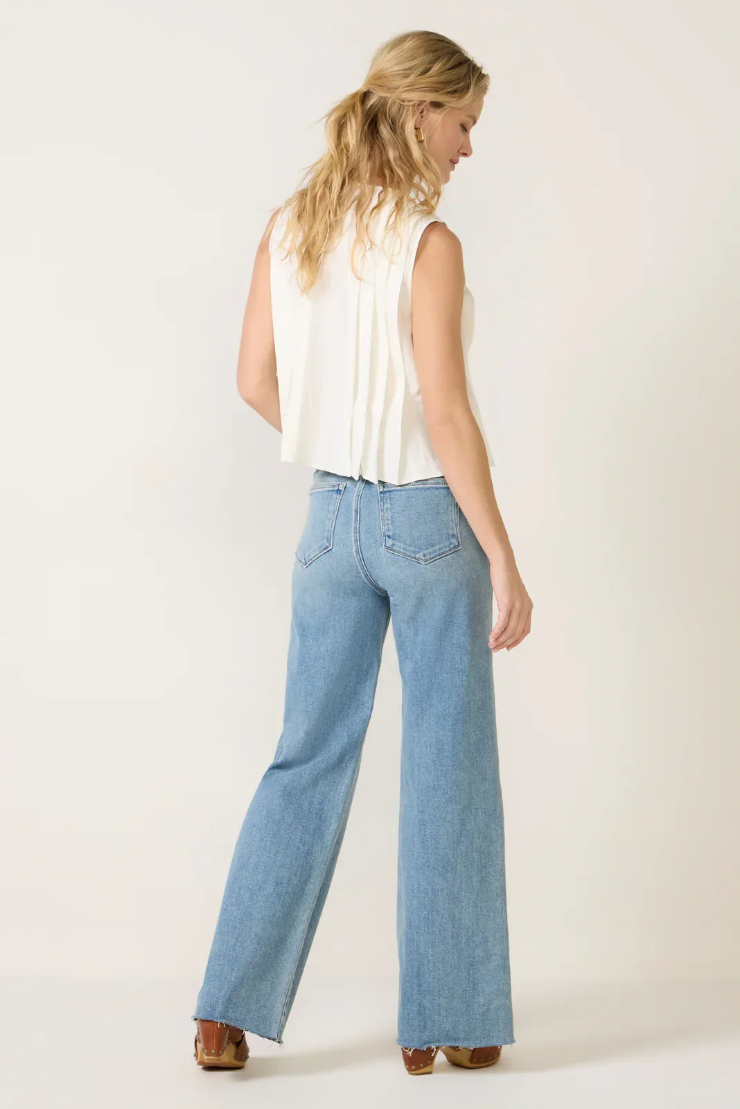 Anessa 31 W Twisted Outseam
