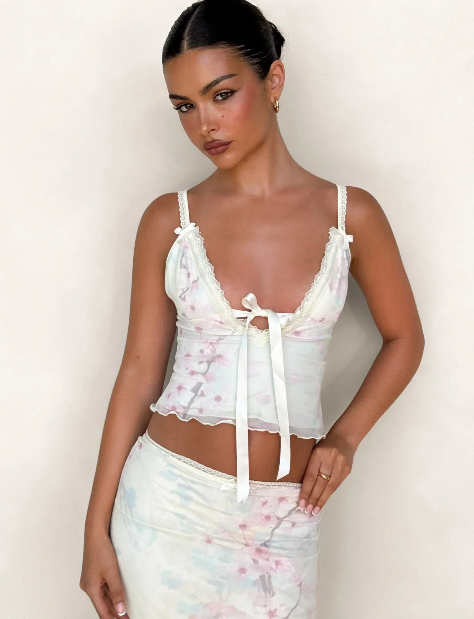 LONIE TOP NEUTRAL FLORAL WASHED CHERRY BLOSSOM