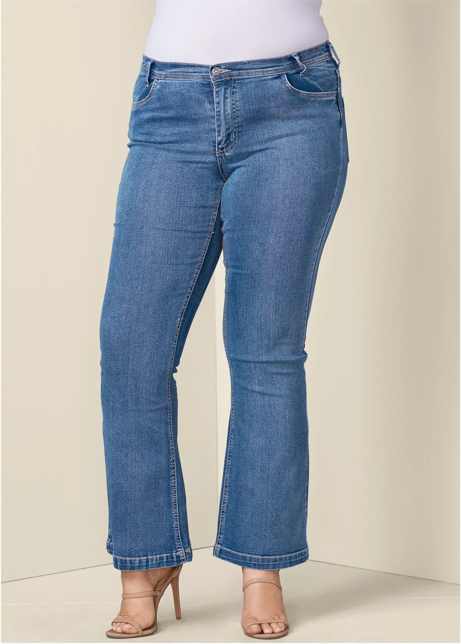 Halle Bootcut Jeans Medium Wash