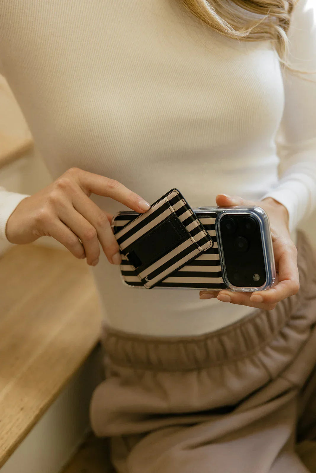 Walli Cases Fine Line Magnetic Case