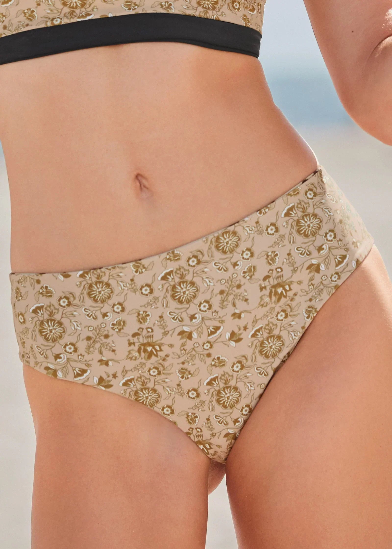 Reversible Moderate Bottom Cheetah Floral