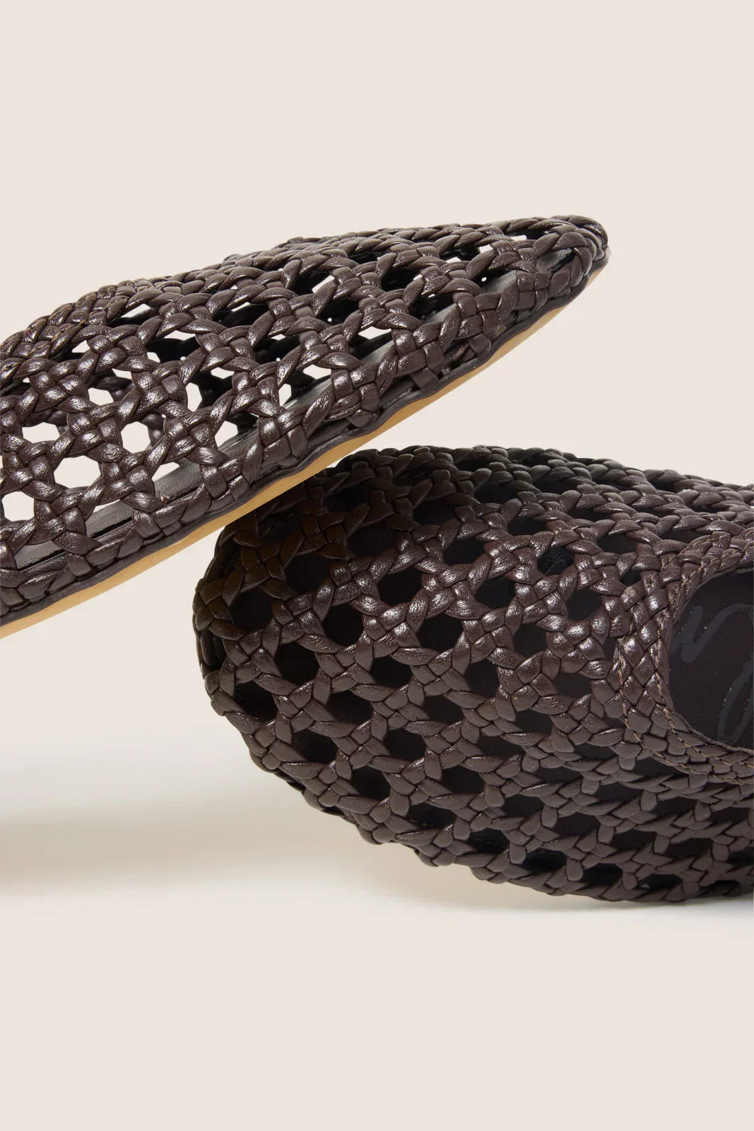 Shira Flat