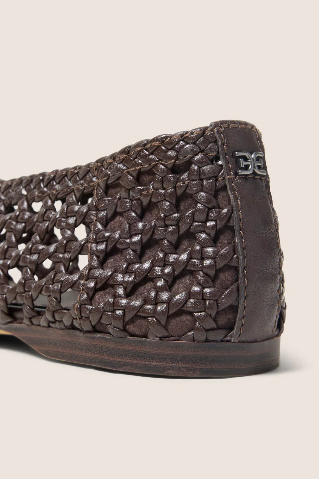 Shira Flat