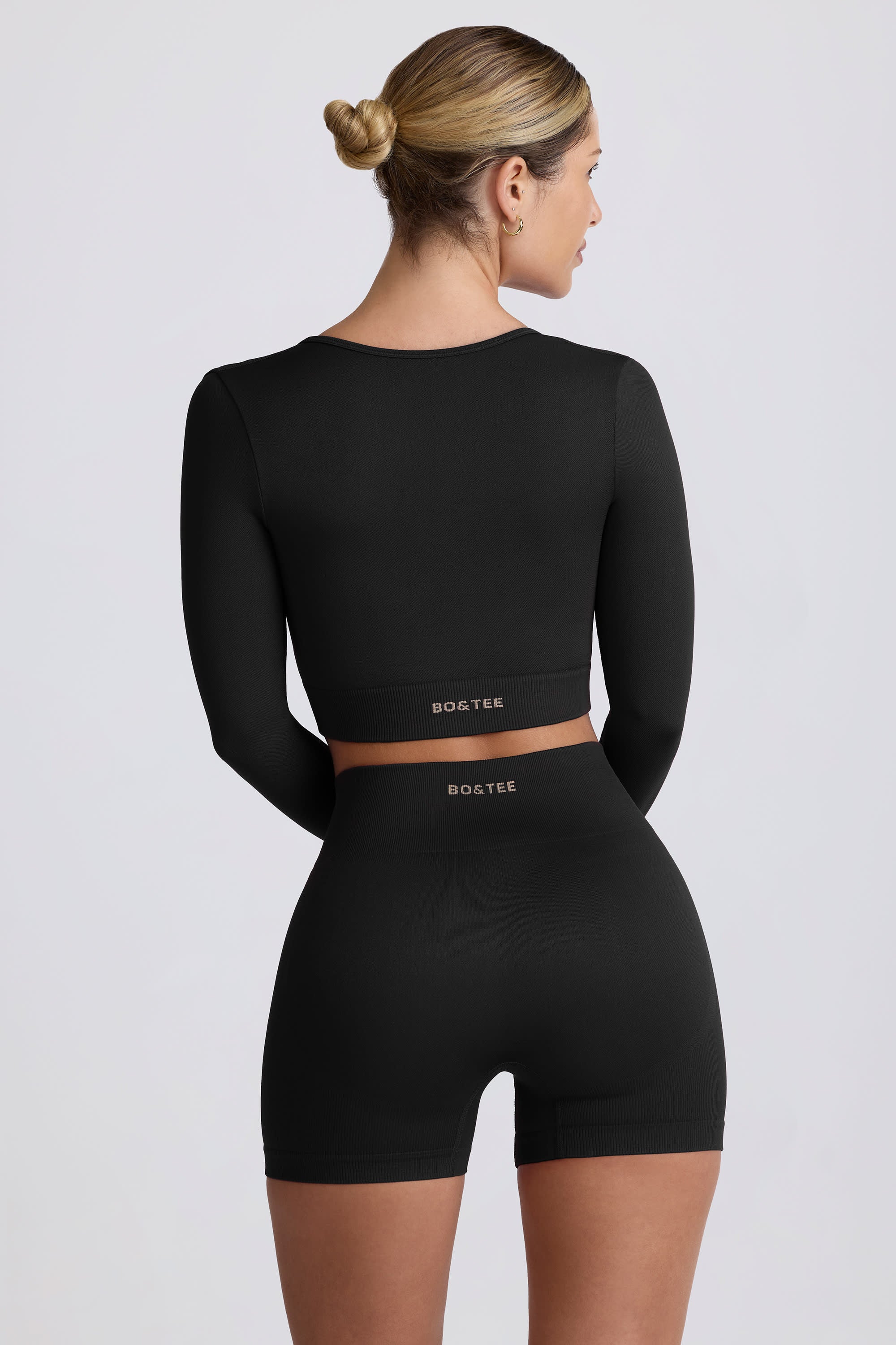 Super Sculpt Seamless Long Sleeve Crop Top in Black